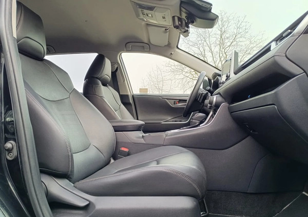 Toyota RAV4 cena 145000 przebieg: 146700, rok produkcji 2020 z Brwinów małe 352